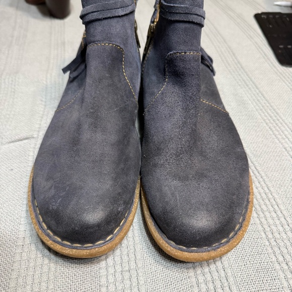 Born Women's Tarkiln Navy Blue Suede Flat Ankle Booties Size 9.5 Casual - Picture 8 of 9